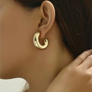 Unique and Lightweight C-Shaped Hoop Earrings